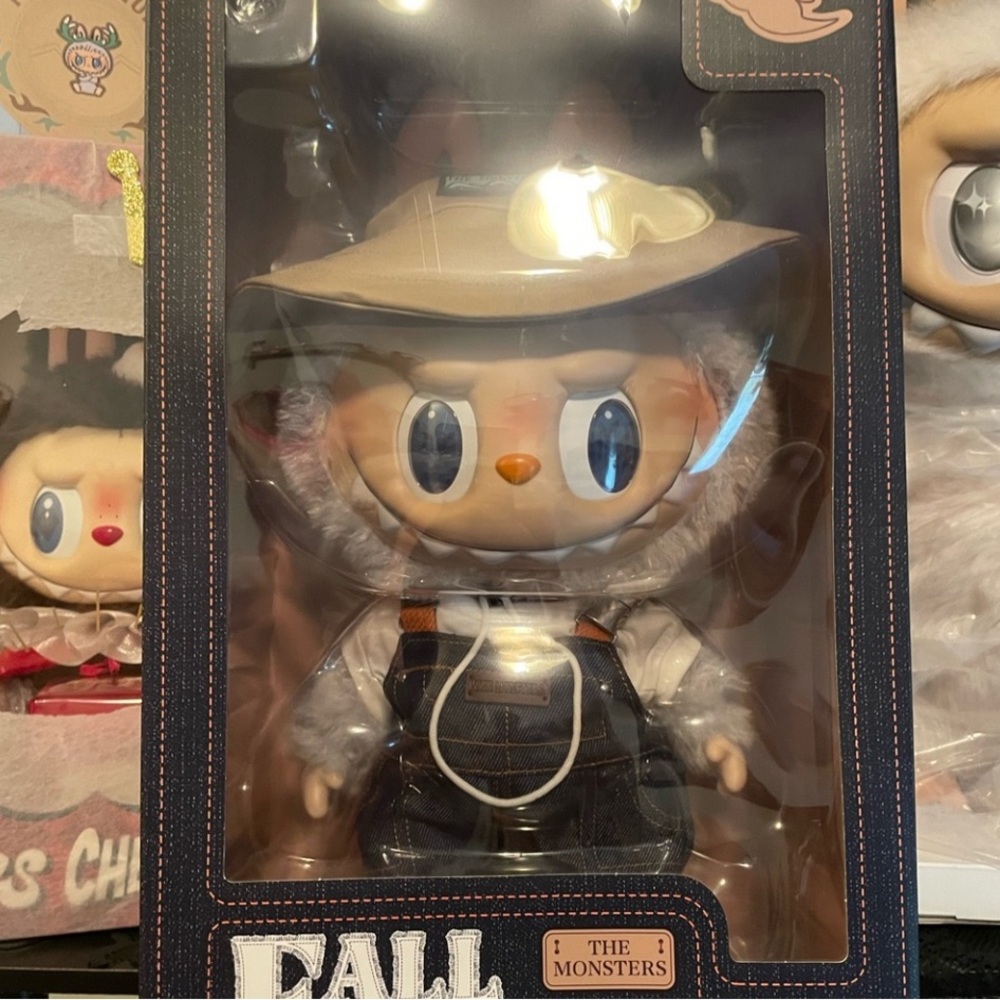 NIB Authentic THE MONSTERS FALL IN WILD SERIES - Vinyl Plush Doll - Labubu - Picture 4 of 7